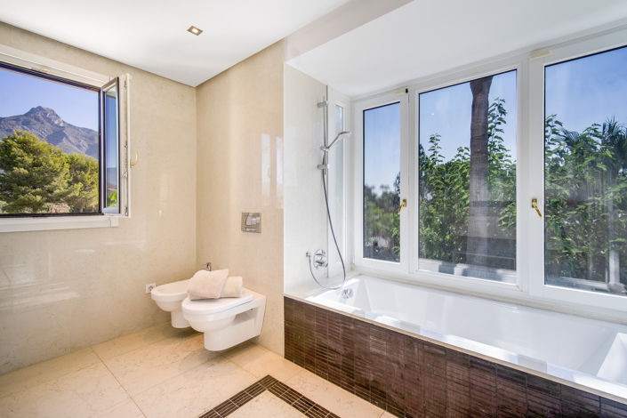 Image No.10-5 Bed Villa for sale