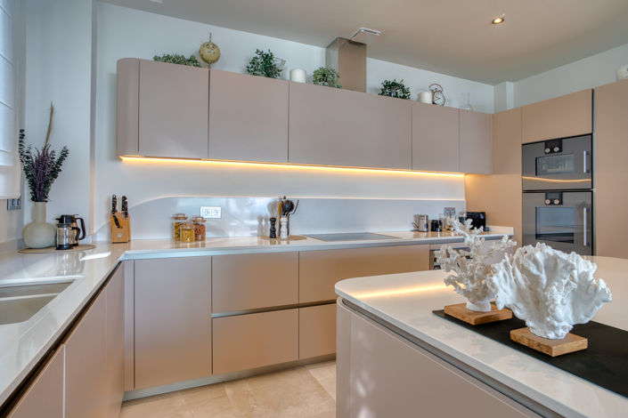 Image No.4-4 Bed Property for sale