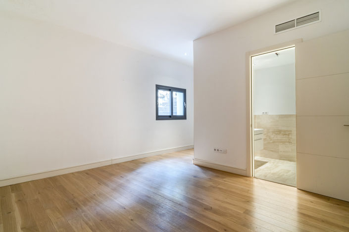 Image No.16-6 Bed Villa for sale