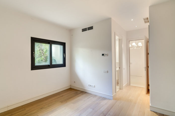 Image No.18-6 Bed Villa for sale