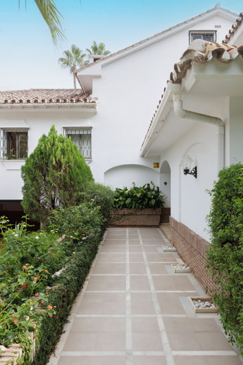 Image No.17-5 Bed Villa for sale