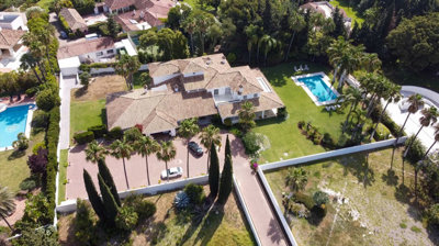 8 Bed Villa for sale