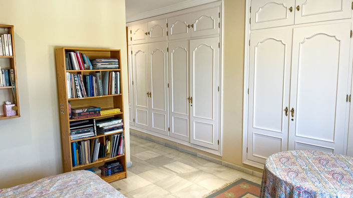 Image No.7-8 Bed Villa for sale