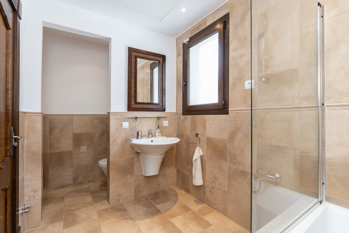 Image No.12-6 Bed Villa for sale