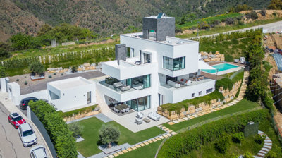 5 Bed Villa for sale