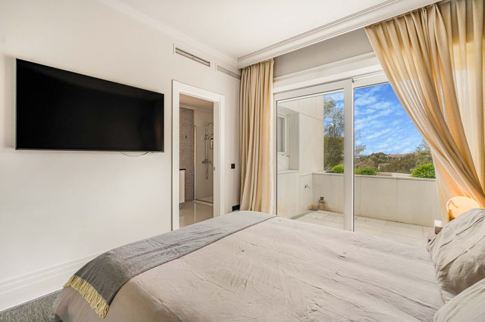 Image No.17-4 Bed Property for sale