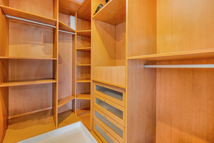 Image No.20-4 Bed Property for sale