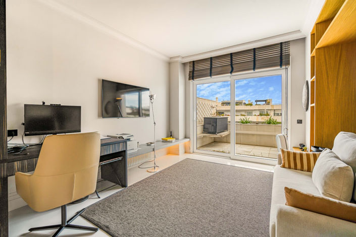 Image No.21-4 Bed Property for sale