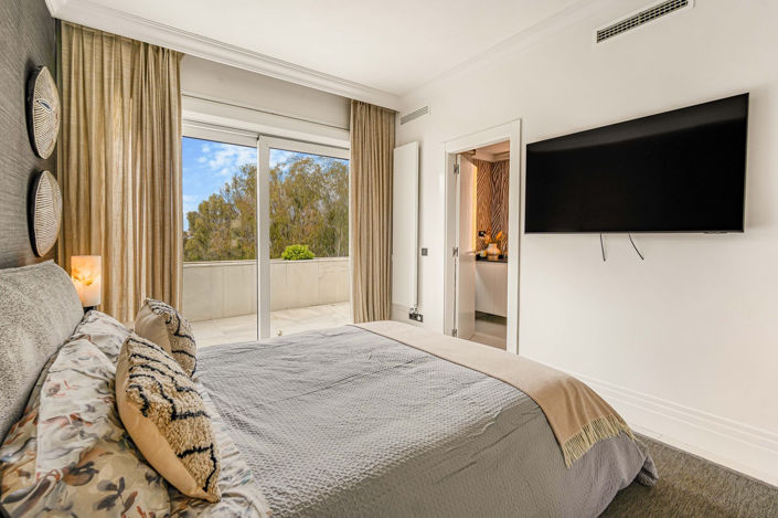 Image No.25-4 Bed Property for sale