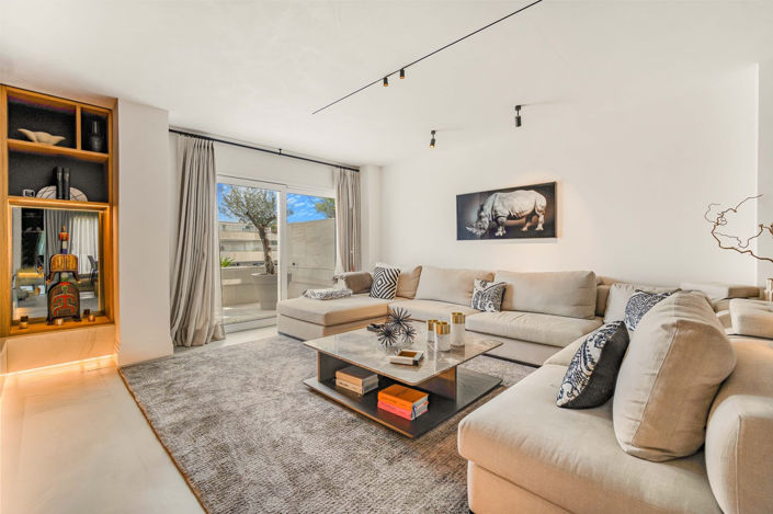 Image No.4-4 Bed Property for sale