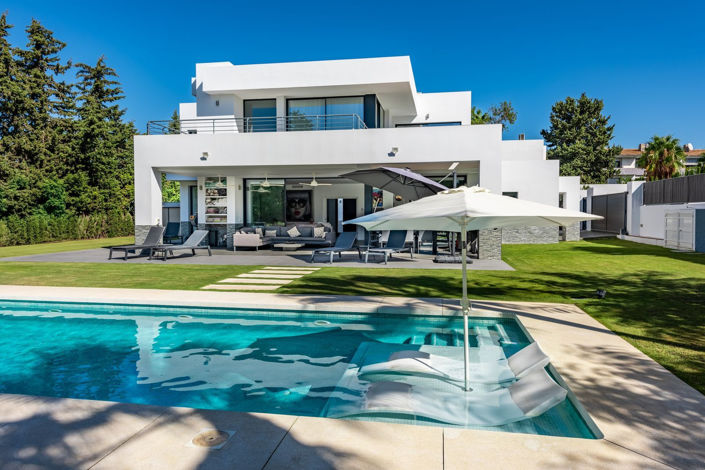 Image No.1-4 Bed Villa for sale