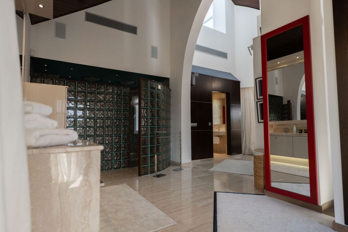 Image No.9-5 Bed Villa for sale