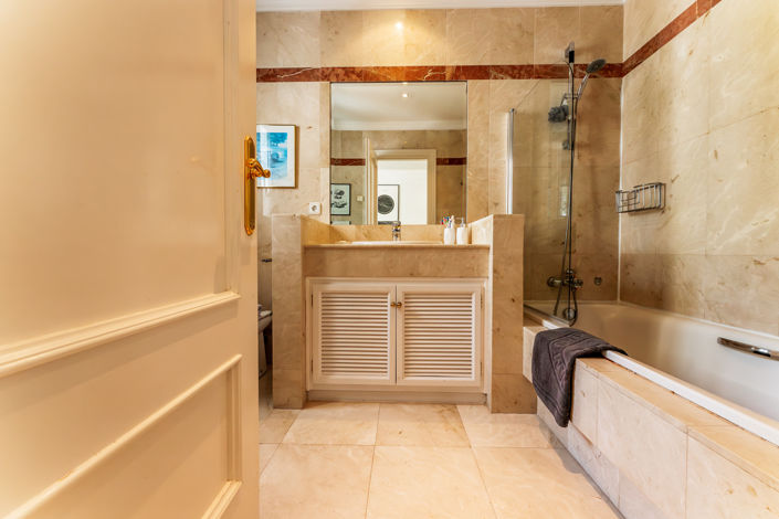 Image No.16-5 Bed Villa for sale