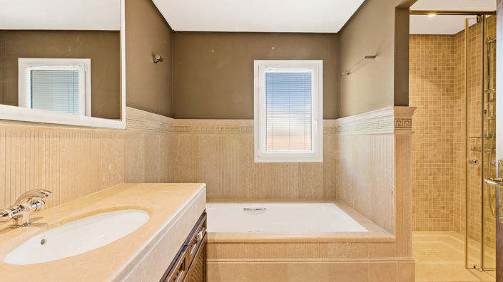 Image No.9-5 Bed Villa for sale