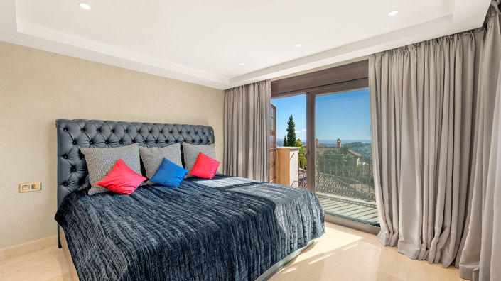 Image No.10-7 Bed Villa for sale