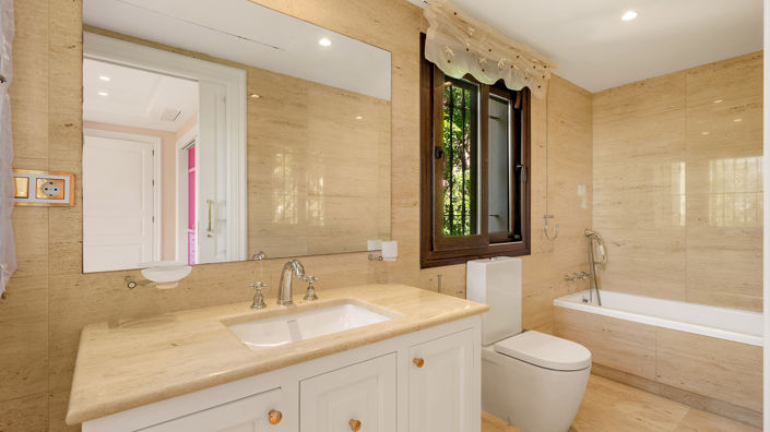 Image No.11-7 Bed Villa for sale