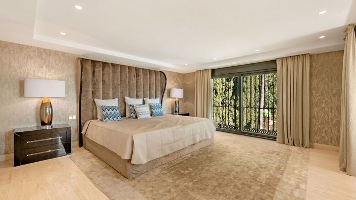 Image No.12-7 Bed Villa for sale