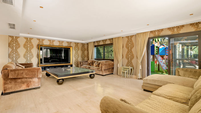 Image No.3-7 Bed Villa for sale