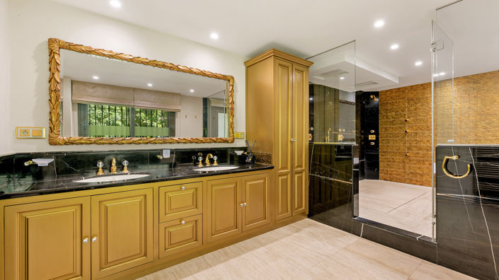 Image No.9-7 Bed Villa for sale