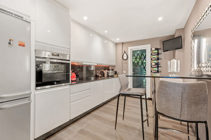 Image No.9-3 Bed Apartment for sale