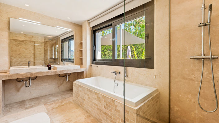 Image No.11-5 Bed Villa for sale