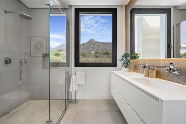 Image No.15-6 Bed Villa for sale