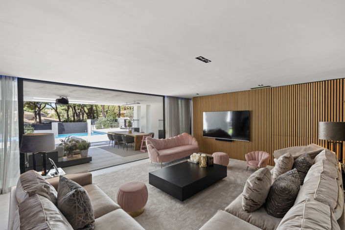 Image No.2-6 Bed Villa for sale