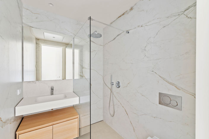 Image No.11-3 Bed Property for sale