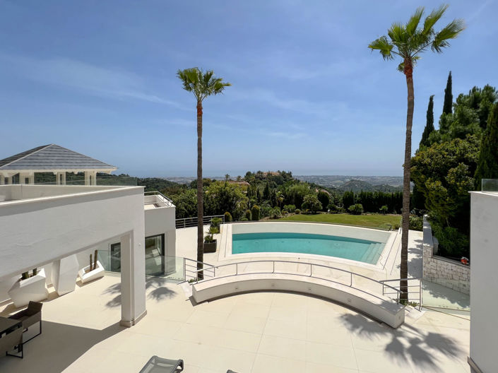 Image No.1-5 Bed Villa for sale