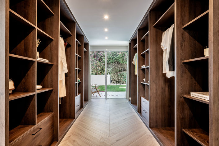 Image No.12-4 Bed Property for sale