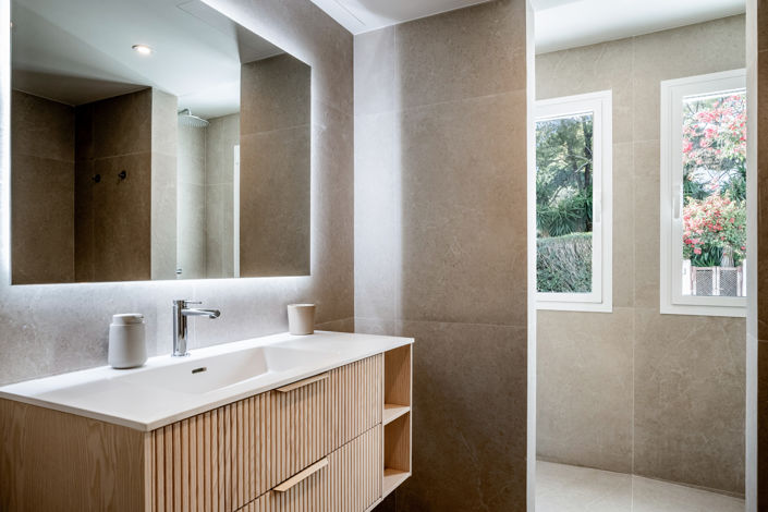 Image No.16-4 Bed Property for sale