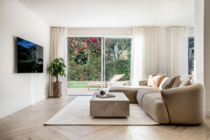 Image No.2-4 Bed Property for sale