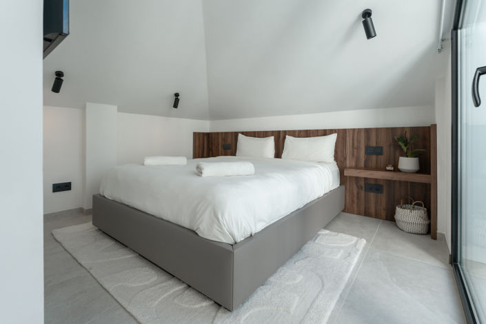 Image No.8-3 Bed Property for sale