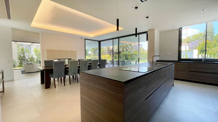 Image No.5-5 Bed Villa for sale