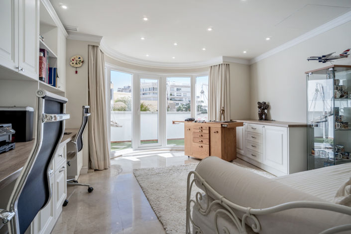 Image No.13-4 Bed Townhouse for sale