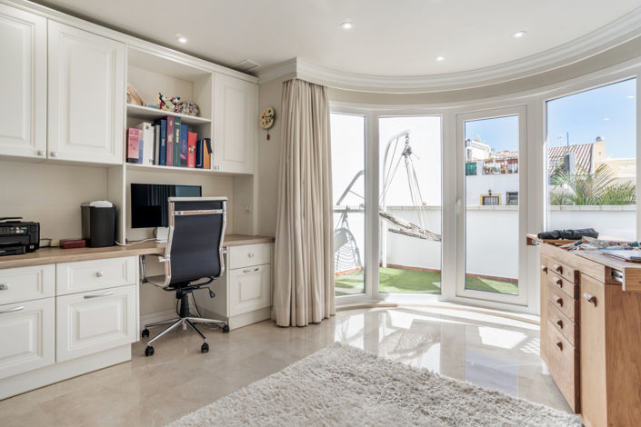 Image No.14-4 Bed Townhouse for sale