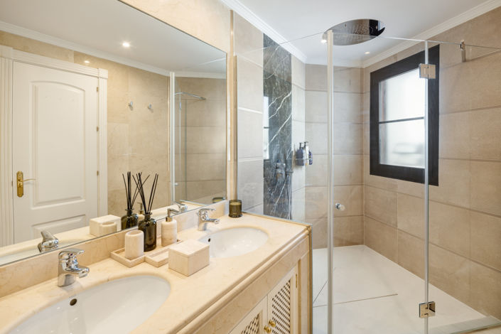 Image No.10-4 Bed Villa for sale