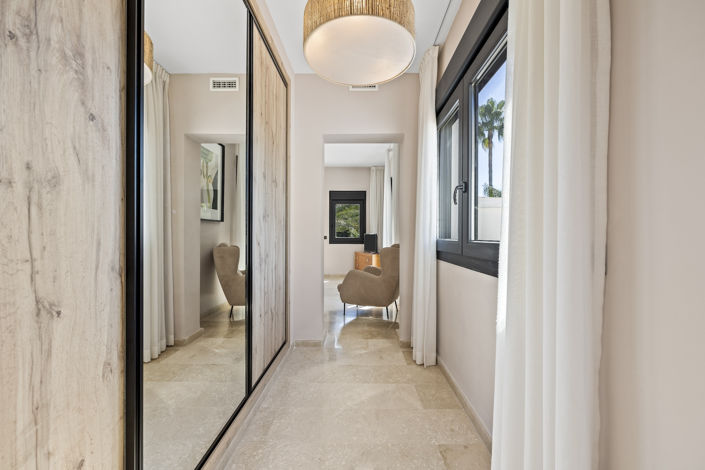 Image No.18-5 Bed Villa for sale