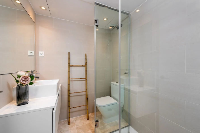 Image No.11-2 Bed Property for sale