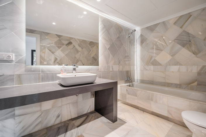 Image No.11-2 Bed Property for sale