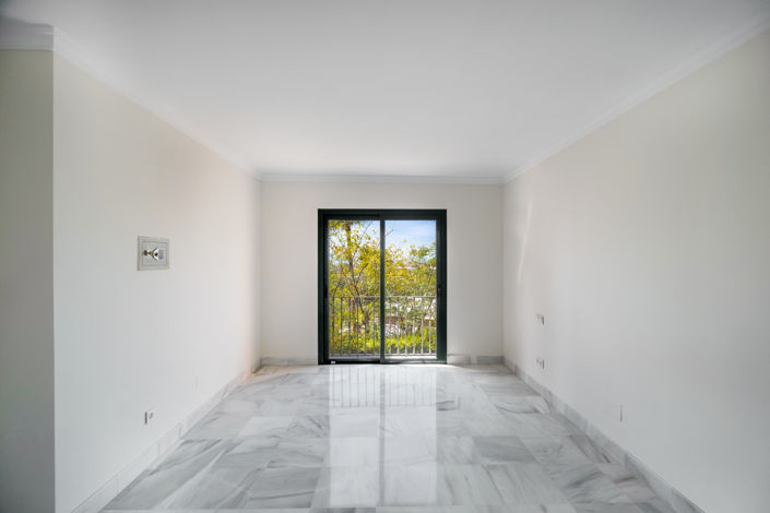 Image No.12-2 Bed Property for sale