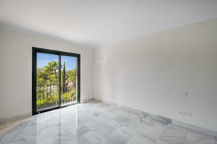 Image No.8-2 Bed Property for sale