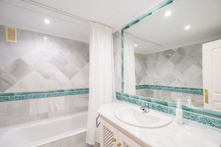 Image No.10-3 Bed Property for sale