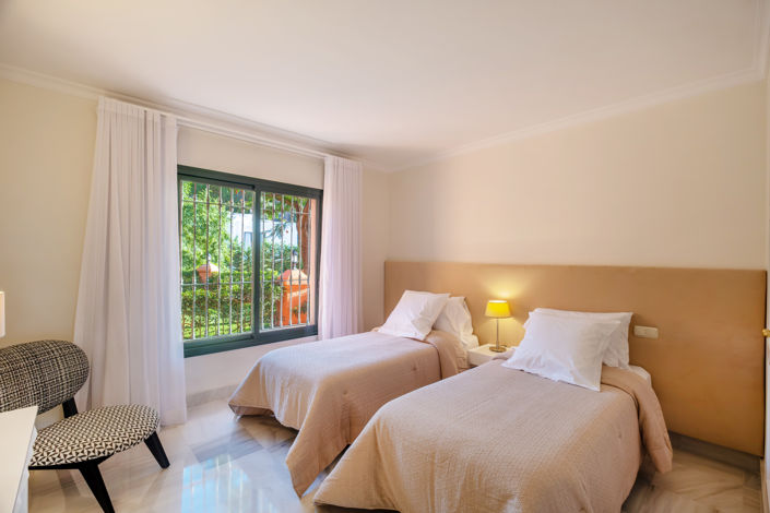 Image No.11-3 Bed Property for sale