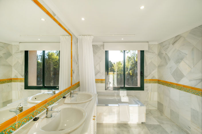 Image No.8-3 Bed Property for sale