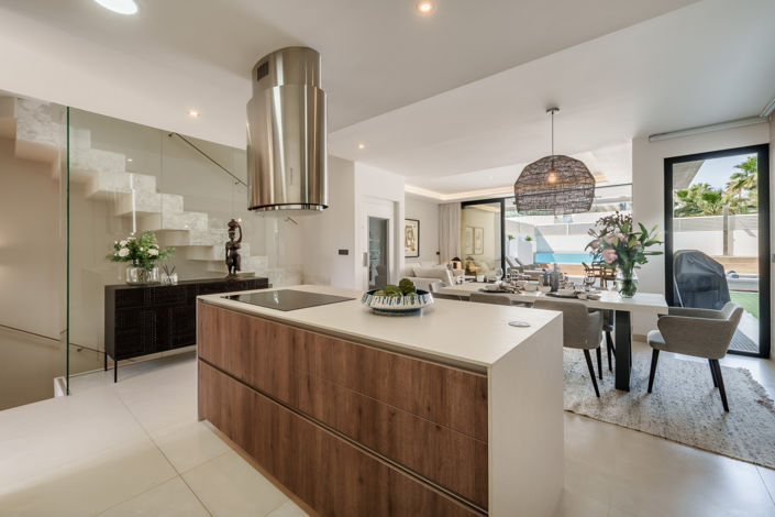 Image No.5-5 Bed Townhouse for sale