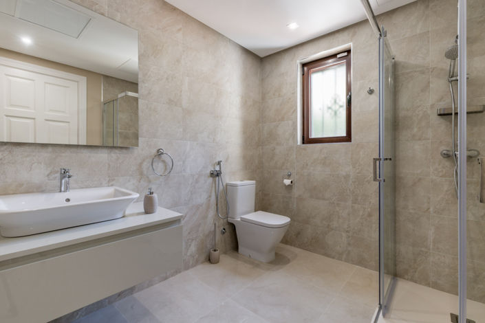 Image No.15-11 Bed Villa for sale