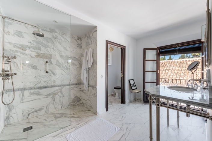 Image No.14-4 Bed House for sale