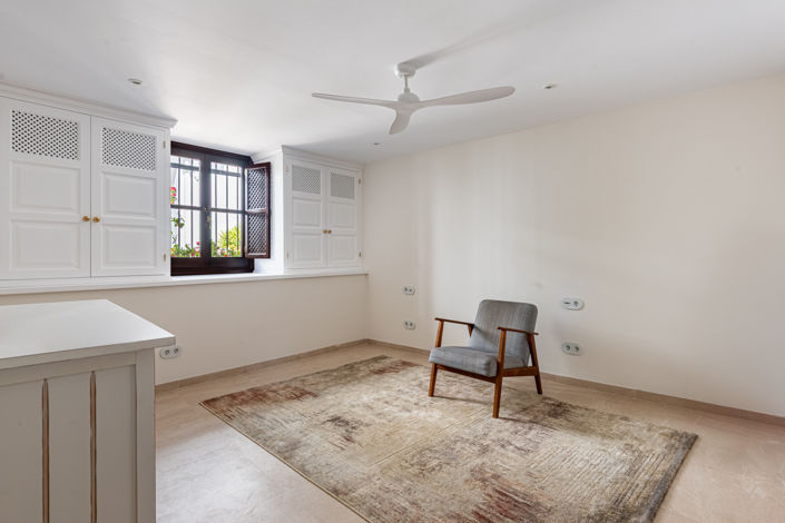 Image No.20-4 Bed House for sale