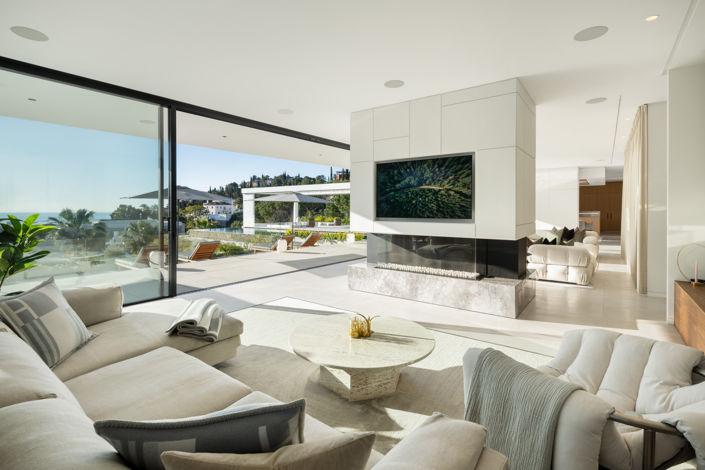 Image No.2-8 Bed Villa for sale